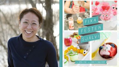 Till vänster syns Anna Lycke. Hon ler och har glasögon. Till höger syns bokens omslag, där det bland annat syns kakor och dekorationer.