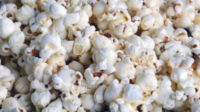 Massor av popcorn.