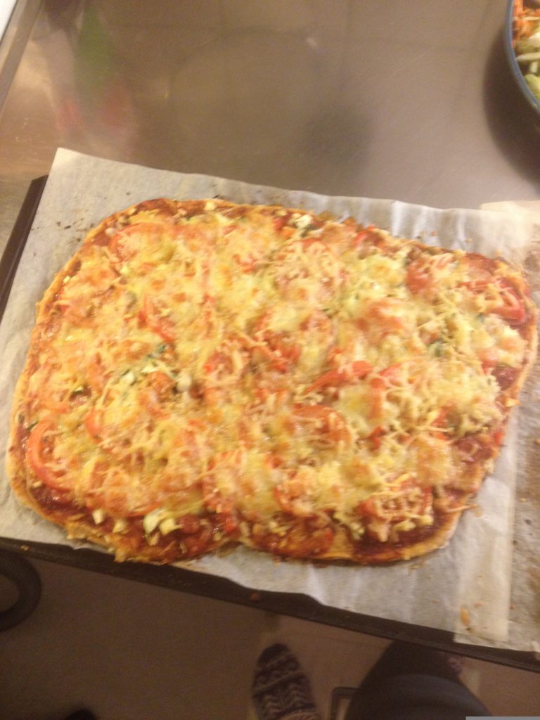 En hembakad pizza