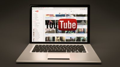 En dator med Youtube uppe