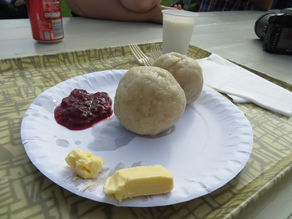 Palt på en tallrik.