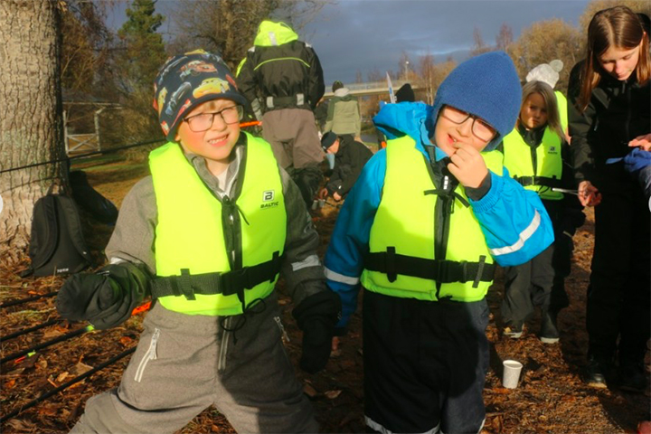 Foto på Oliver och Erik som besökte kanalen .