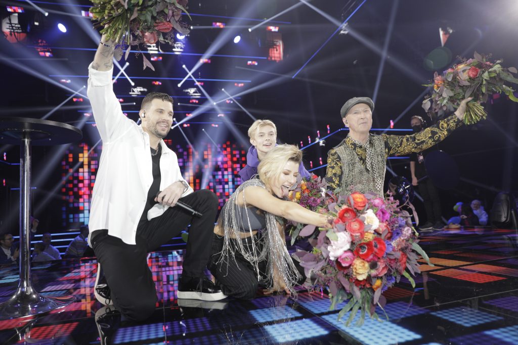 Bild på vinnarna i Melodifestivalens första tävling.